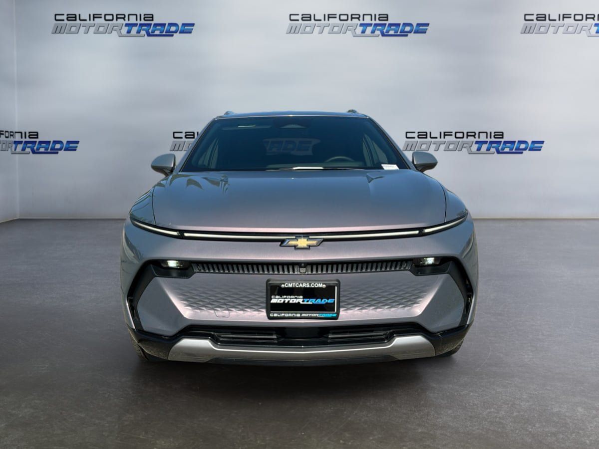 Used 2024 Chevrolet Equinox EV LT FWD image 2