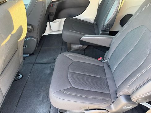 Used 2024 Chrysler Voyager LX FWD image 13