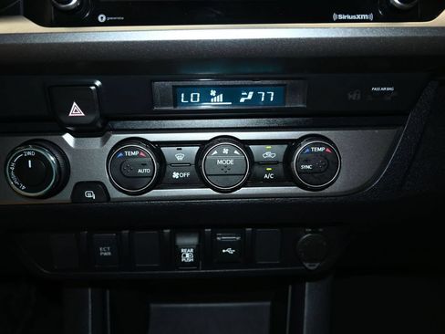Used 2021 Toyota Tacoma SR5 AWD/4WD image 18