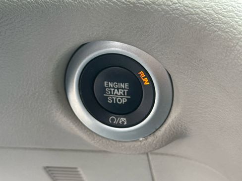 Used 2017 Chrysler Pacifica Touring-L image 17