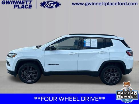 Used 2026 Jeep Compass Latitude w/ Sun and Sound Group AWD/4WD image 8