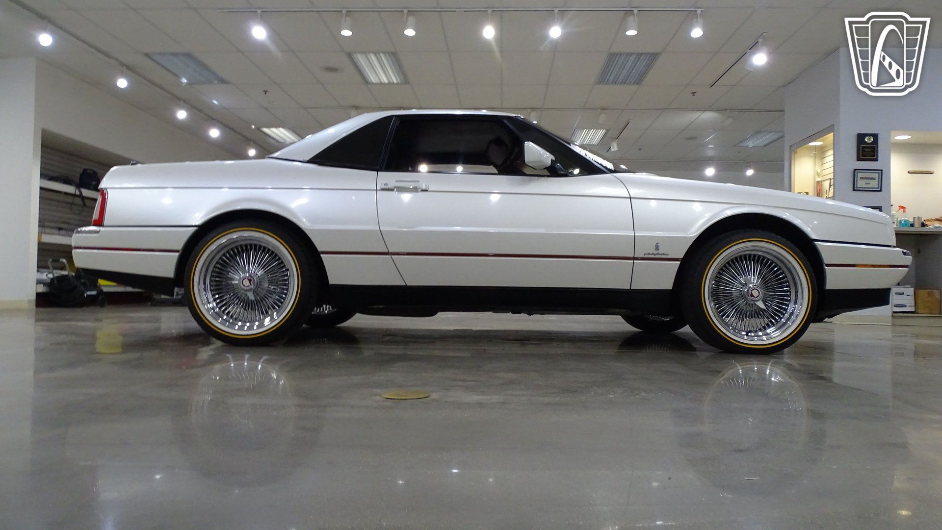 Used 1991 Cadillac Allante FWD image 19