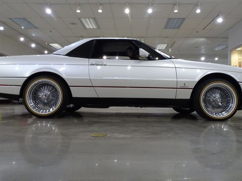 Used 1991 Cadillac Allante FWD image 19