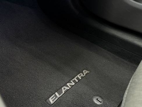 Used 2014 Hyundai Elantra SE FWD image 22