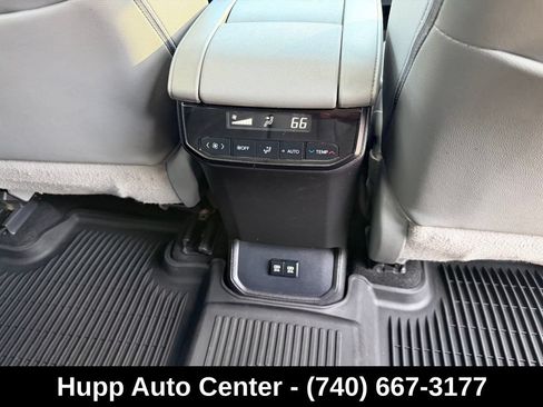 Used 2020 Toyota Highlander XLE AWD/4WD image 17