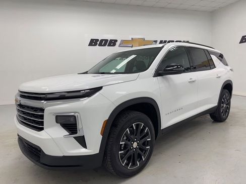 New 2026 Chevrolet Traverse LT w/ Sun and Wheel Package AWD/4WD image 1