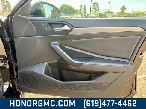 Used 2024 Volkswagen Jetta SE image 23