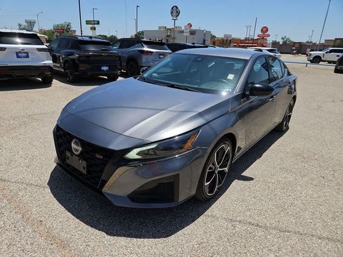 Used 2024 Nissan Altima 2.5 SR FWD image 4