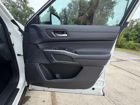 Used 2024 Nissan Pathfinder SL FWD image 27
