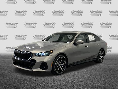 New 2026 BMW 530i RWD image 3