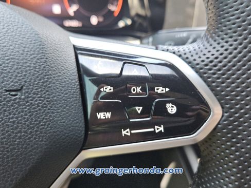 Used 2022 Volkswagen GTI SE FWD image 20