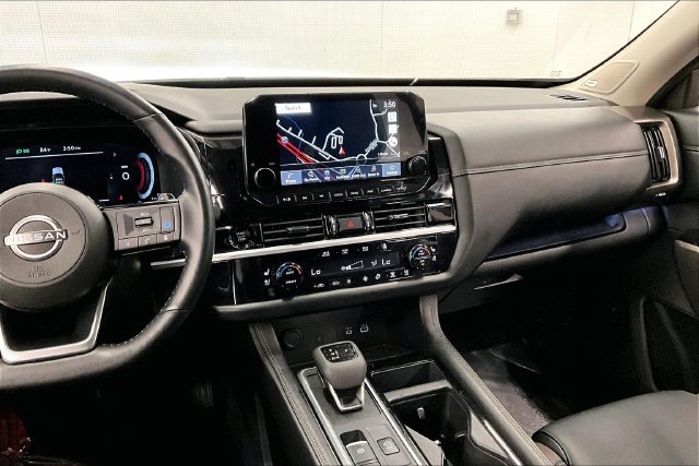 Used 2025 Nissan Pathfinder Platinum AWD/4WD image 7
