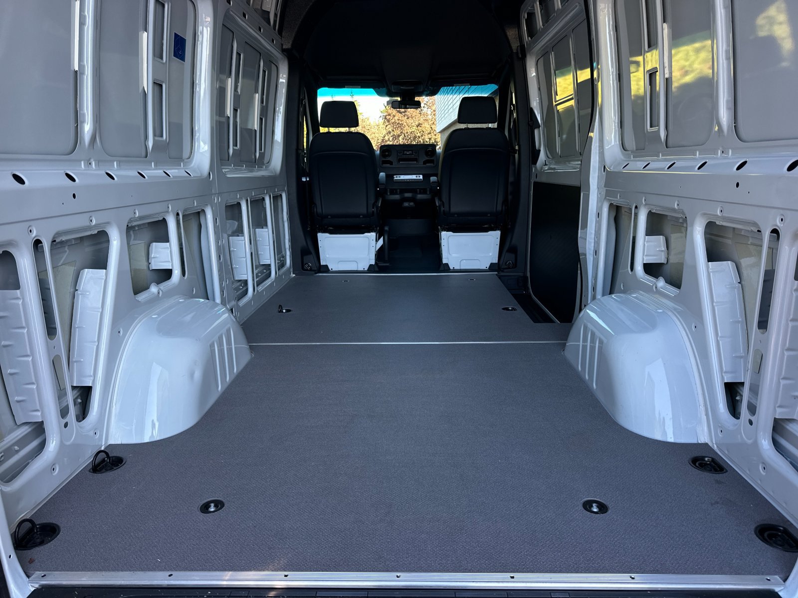 Used 2025 Mercedes-Benz Sprinter 2500 image 15
