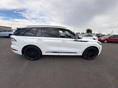 Used 2025 Lincoln Aviator Reserve w/ Luxury Package RWD image 12