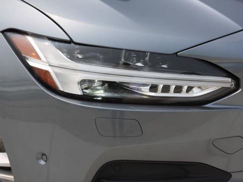 Used 2018 Volvo S90 T5 Momentum w/ Convenience Package image 7