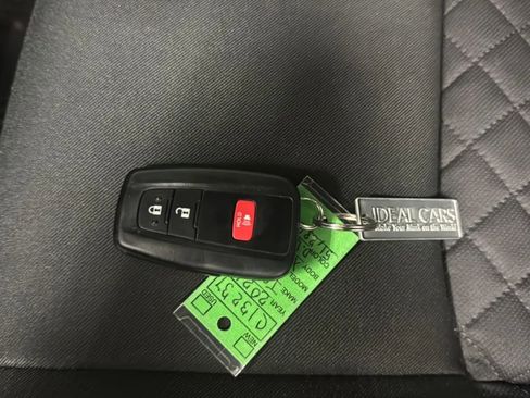 Used 2021 Toyota C-HR XLE FWD image 23