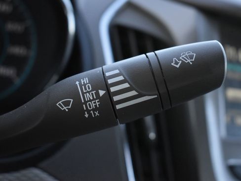 Used 2018 Chevrolet Cruze LT w/ Convenience Package image 24