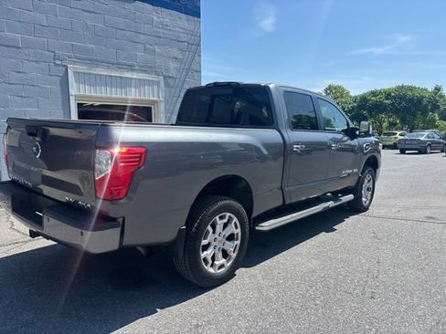 Used 2017 Nissan Titan SV AWD/4WD image 5