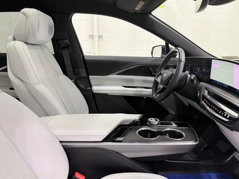 Used 2024 Cadillac Lyriq Luxury RWD image 41