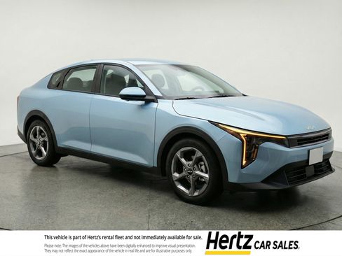 Used 2025 Kia K4 LXS image 1