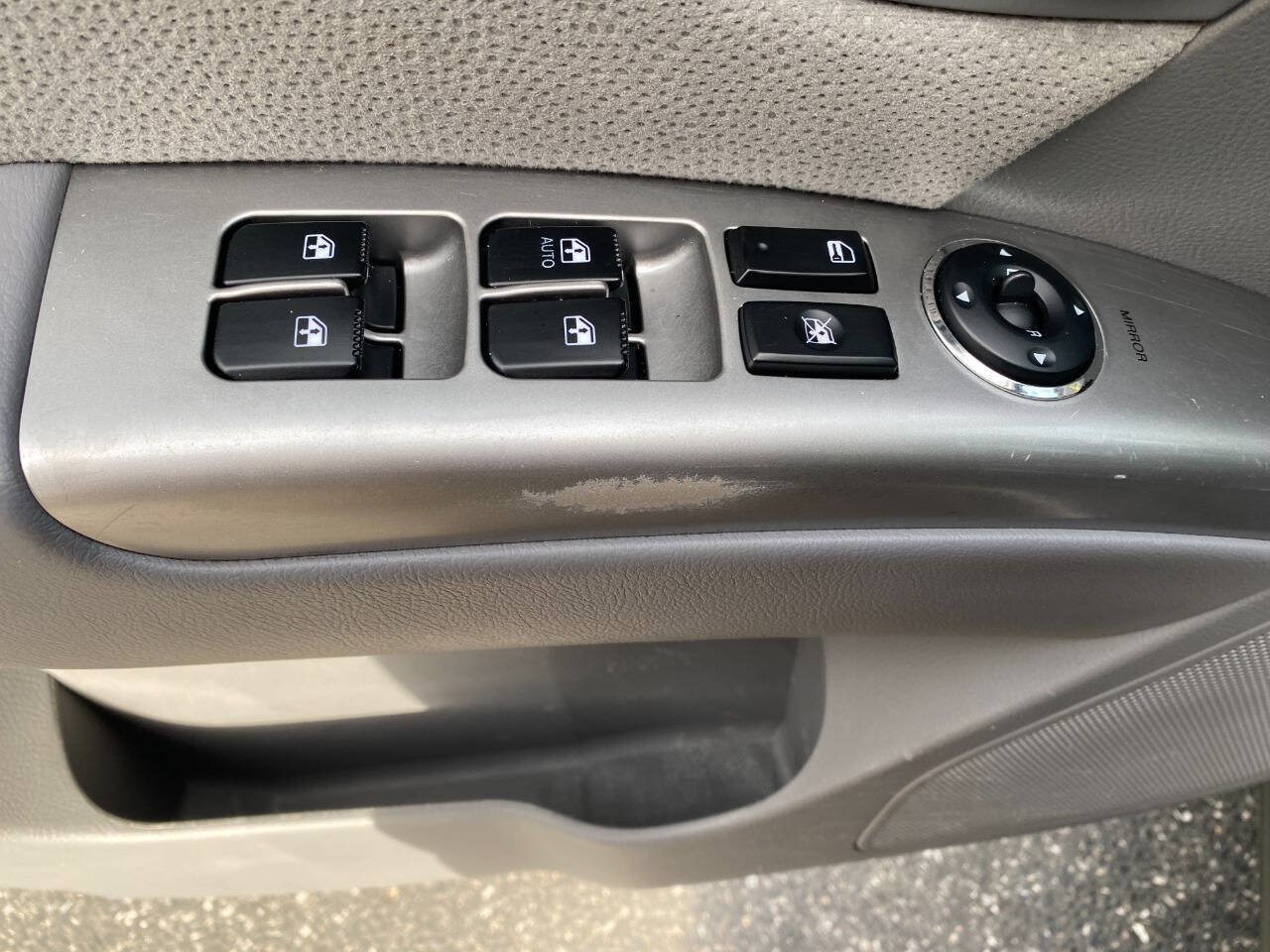 Used 2012 Hyundai Santa Fe SE AWD/4WD image 12