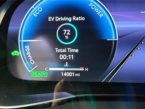 Used 2023 Toyota Venza Limited image 39