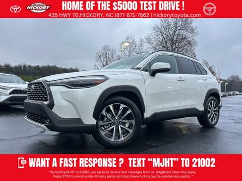 Used 2023 Toyota Corolla Cross XLE image 1