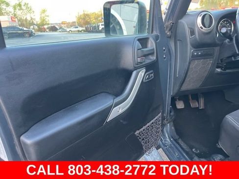Used 2016 Jeep Wrangler Unlimited Rubicon w/ Connectivity Group AWD/4WD image 5