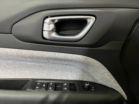 Used 2022 Jeep Compass Latitude w/ Sun and Sound Group AWD/4WD image 13