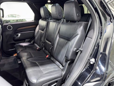 Used 2018 Land Rover Discovery HSE image 12