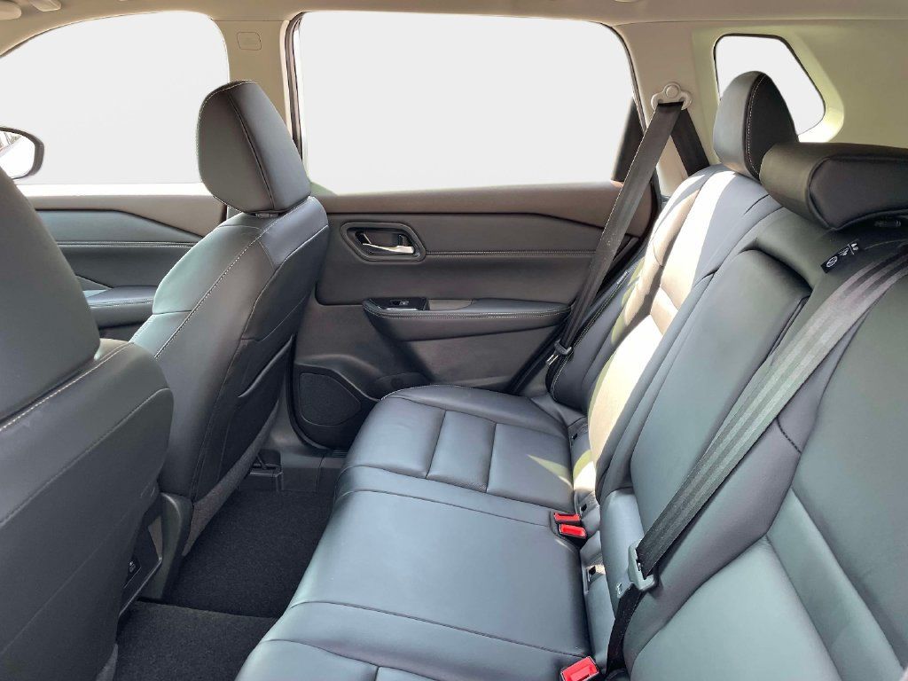 Used 2023 Nissan Rogue SL AWD/4WD image 16
