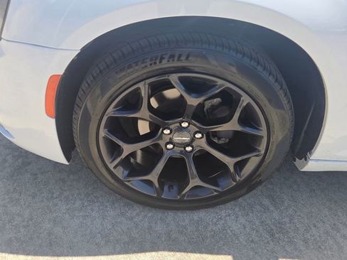 Used 2019 Chrysler 300 S image 11