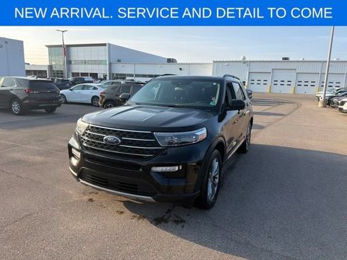 Used 2022 Ford Explorer XLT w/ Equipment Group 202A AWD/4WD image 2