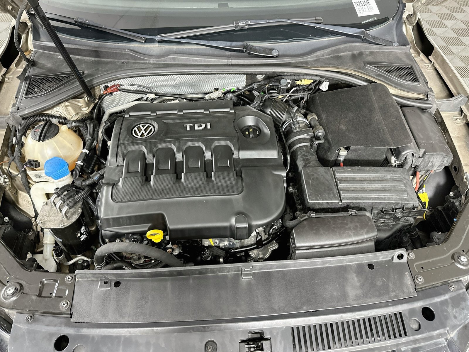 Used 2015 Volkswagen Passat TDI SEL Premium FWD image 31