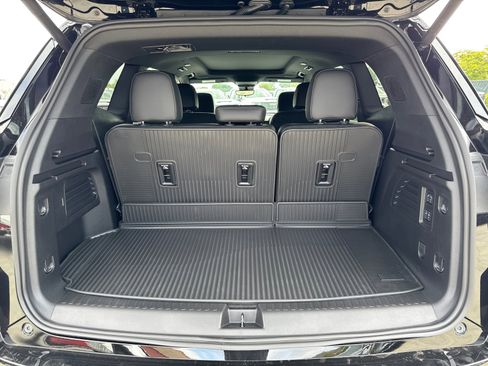 Used 2026 Buick Enclave Avenir w/ Super Cruise Package image 9