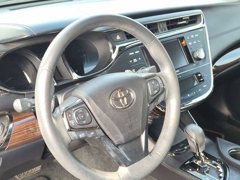 Used 2014 Toyota Avalon Limited w/ Technology Package FWD image 6