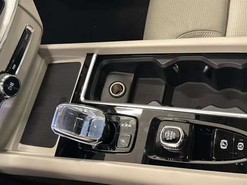 New 2026 Volvo XC60 T8 Ultra w/ Climate Package AWD/4WD image 19
