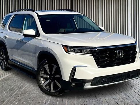 Used 2023 Honda Pilot Elite image 11