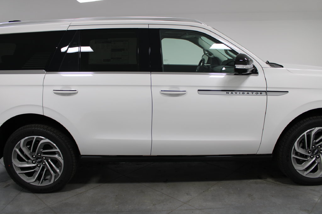 New 2027 Lincoln Navigator Reserve RWD image 10