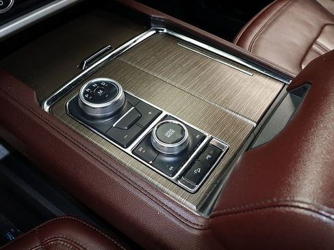 Used 2024 Ford Expedition Limited image 22