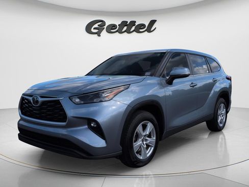Used 2023 Toyota Highlander LE FWD image 1