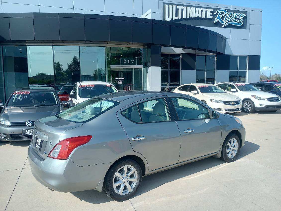 Used 2012 Nissan Versa FWD image 2