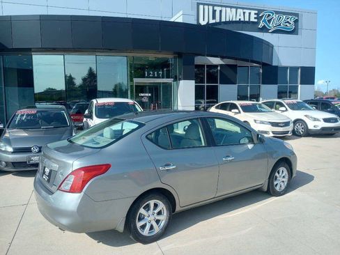 Used 2012 Nissan Versa SL image 2