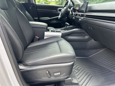 Used 2025 Kia Sorento EX w/ Panoramic Sunroof Package AWD/4WD image 16