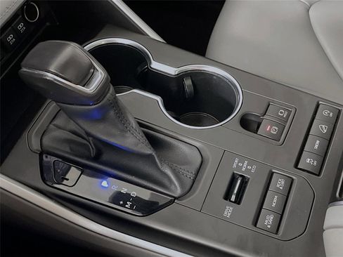 Used 2021 Toyota Highlander XLE image 21