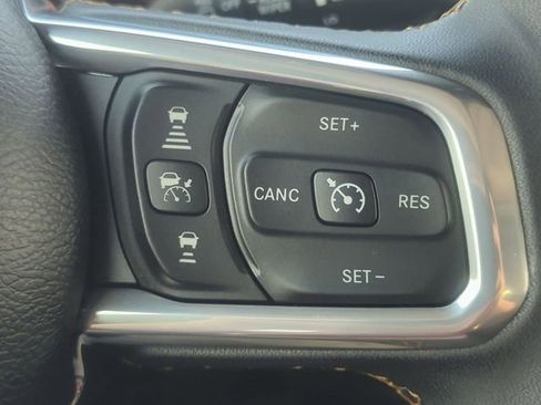 Used 2025 Jeep Wrangler Sahara image 14