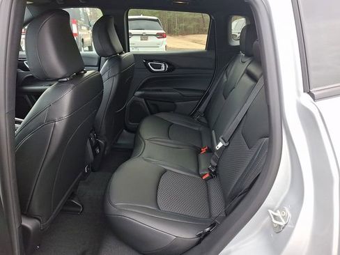 New 2026 Jeep Compass Latitude image 7