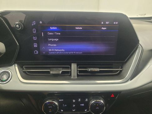 Used 2024 Chevrolet Trax LT w/ LT Convenience Package FWD image 25