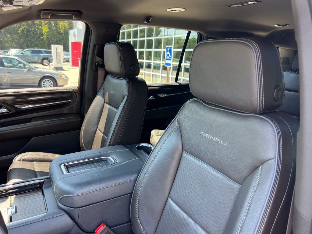 Used 2024 GMC Yukon Denali AWD/4WD image 9
