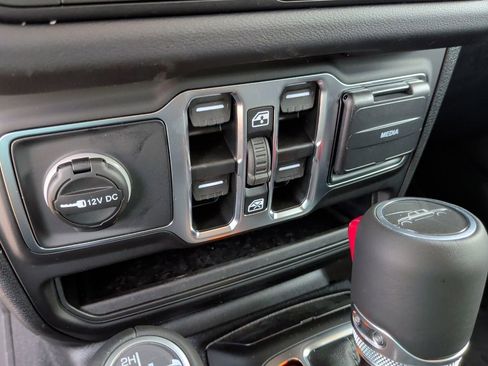 New 2025 Jeep Gladiator High Tide image 31